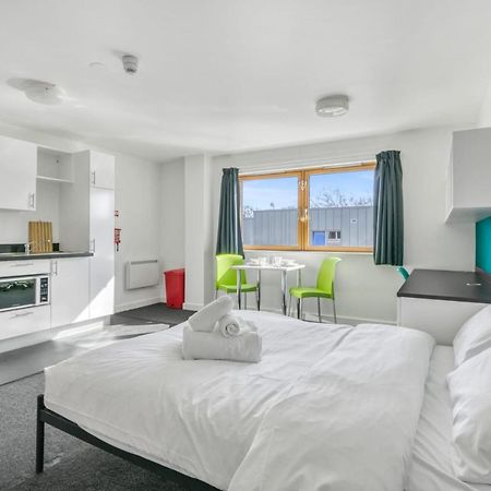 Bright & Central Studio In Luton, Sleeps 2 Luton  Bagian luar foto