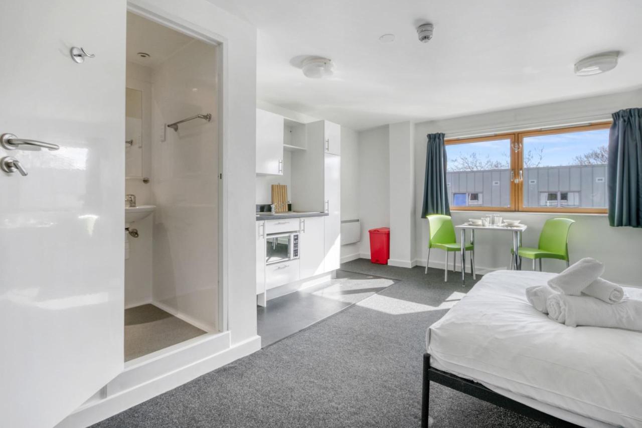 Bright & Central Studio In Luton, Sleeps 2 Luton  Bagian luar foto