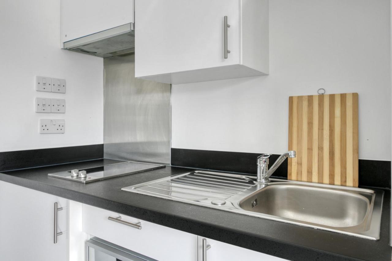 Bright & Central Studio In Luton, Sleeps 2 Luton  Bagian luar foto