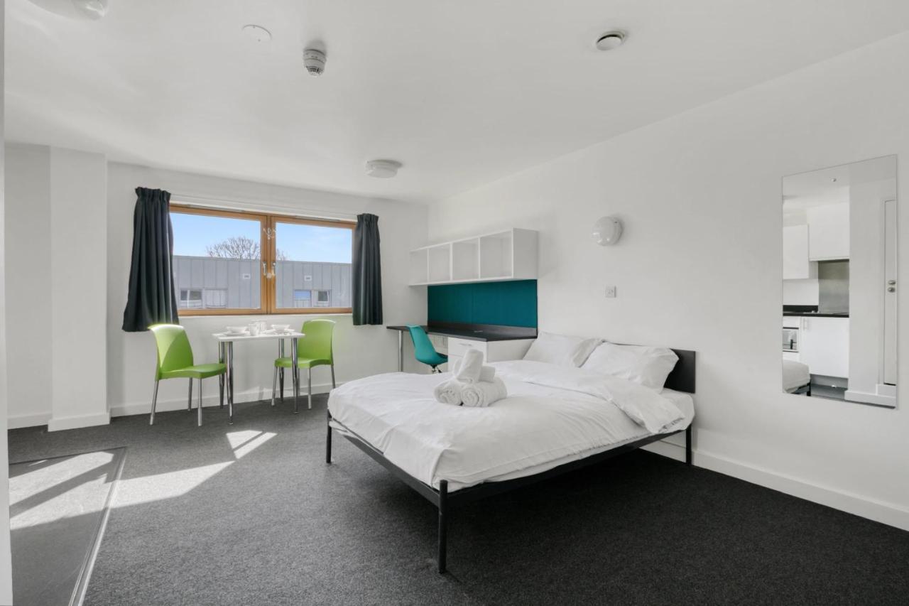 Bright & Central Studio In Luton, Sleeps 2 Luton  Bagian luar foto