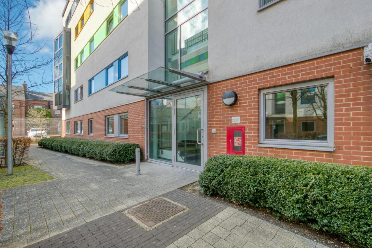 Bright & Central Studio In Luton, Sleeps 2 Luton  Bagian luar foto