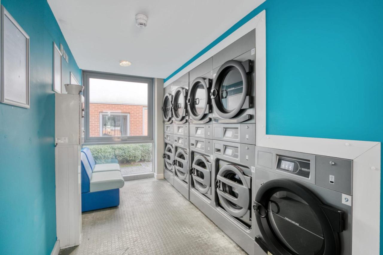 Bright & Central Studio In Luton, Sleeps 2 Luton  Bagian luar foto