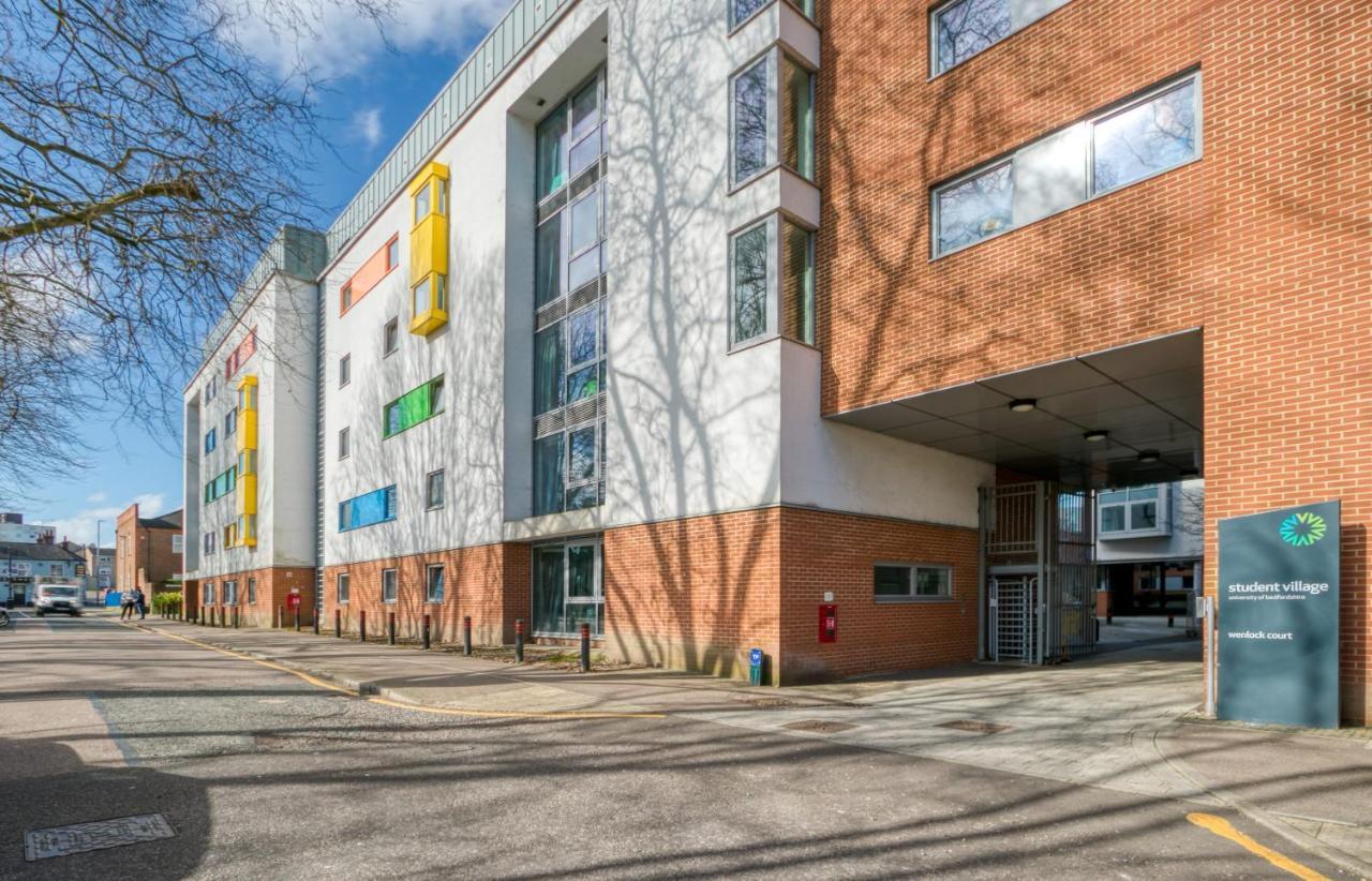 Bright & Central Studio In Luton, Sleeps 2 Luton  Bagian luar foto