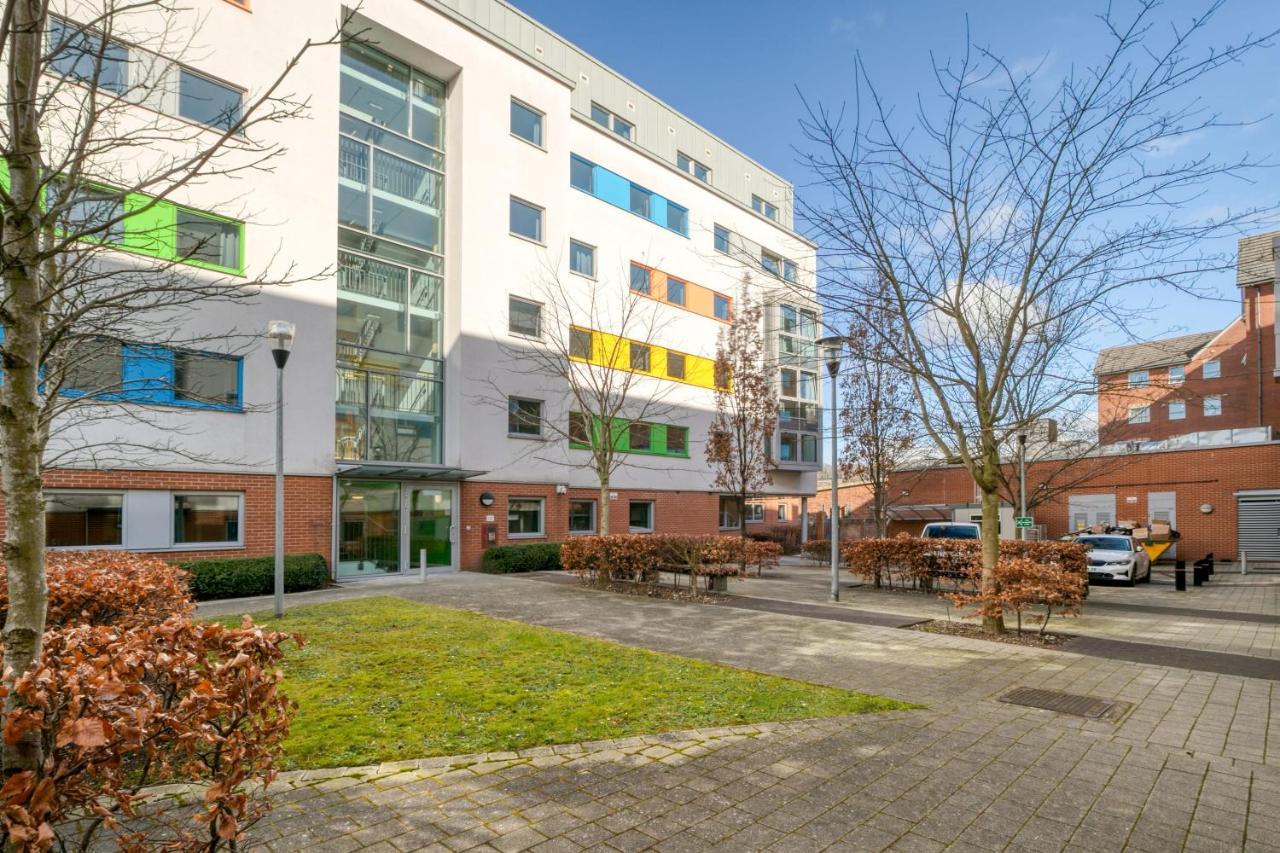 Bright & Central Studio In Luton, Sleeps 2 Luton  Bagian luar foto